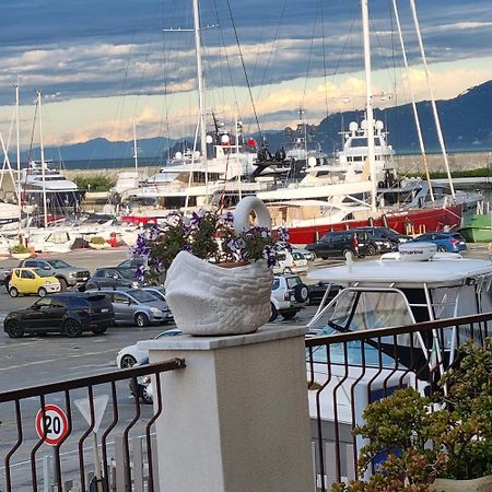 Albergo Stella Di Mare ลาวาญา ภายนอก รูปภาพ