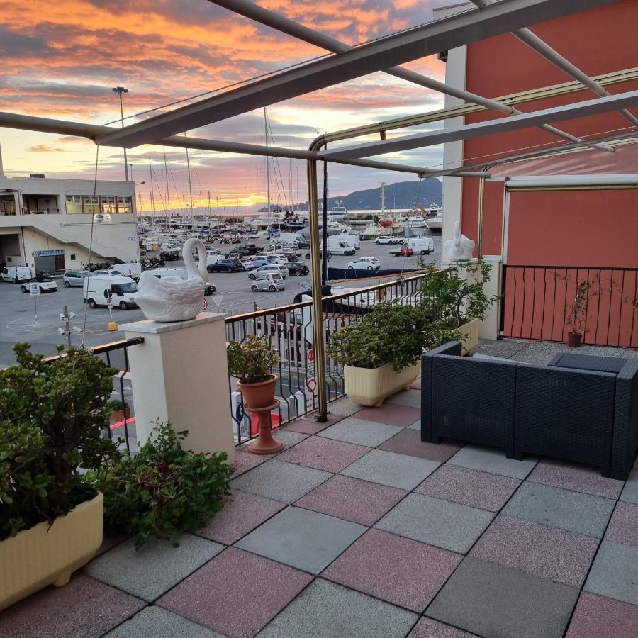 Albergo Stella Di Mare ลาวาญา ภายนอก รูปภาพ