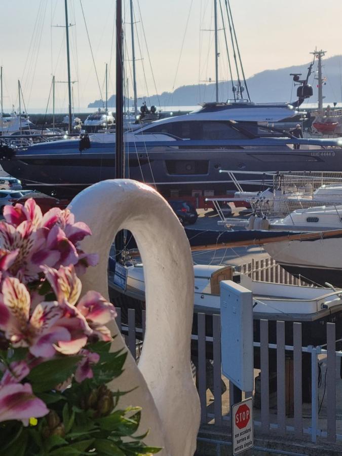 Albergo Stella Di Mare ลาวาญา ภายนอก รูปภาพ