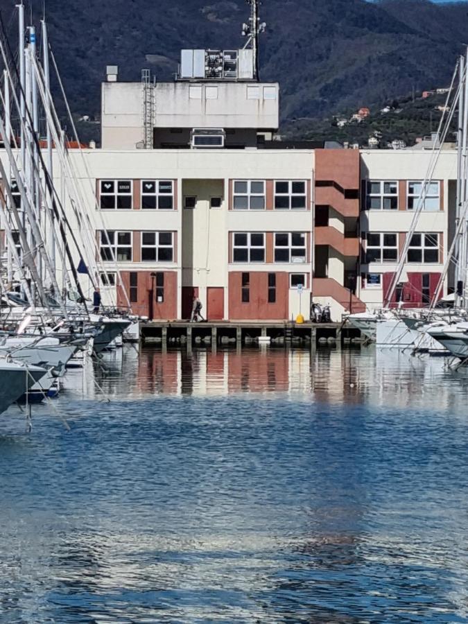 Albergo Stella Di Mare ลาวาญา ภายนอก รูปภาพ