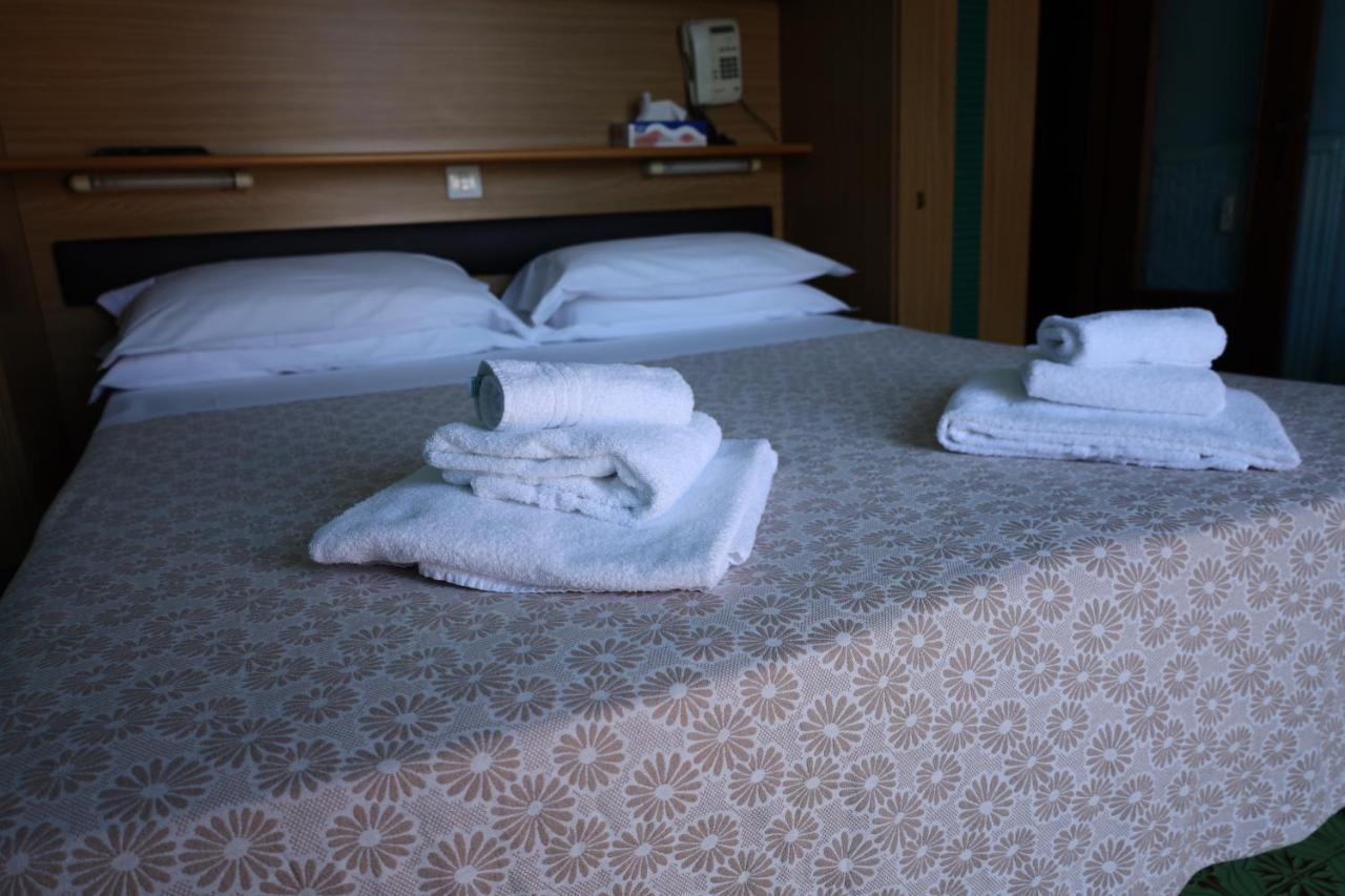 Albergo Stella Di Mare ลาวาญา ภายนอก รูปภาพ