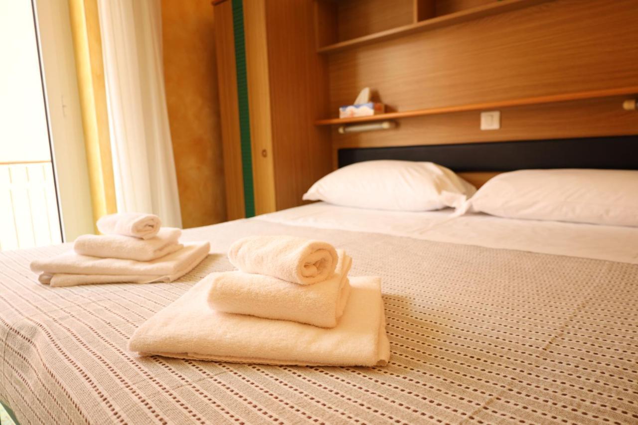 Albergo Stella Di Mare ลาวาญา ภายนอก รูปภาพ