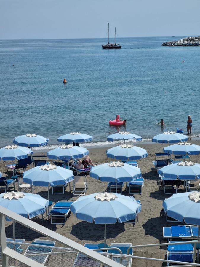Albergo Stella Di Mare ลาวาญา ภายนอก รูปภาพ