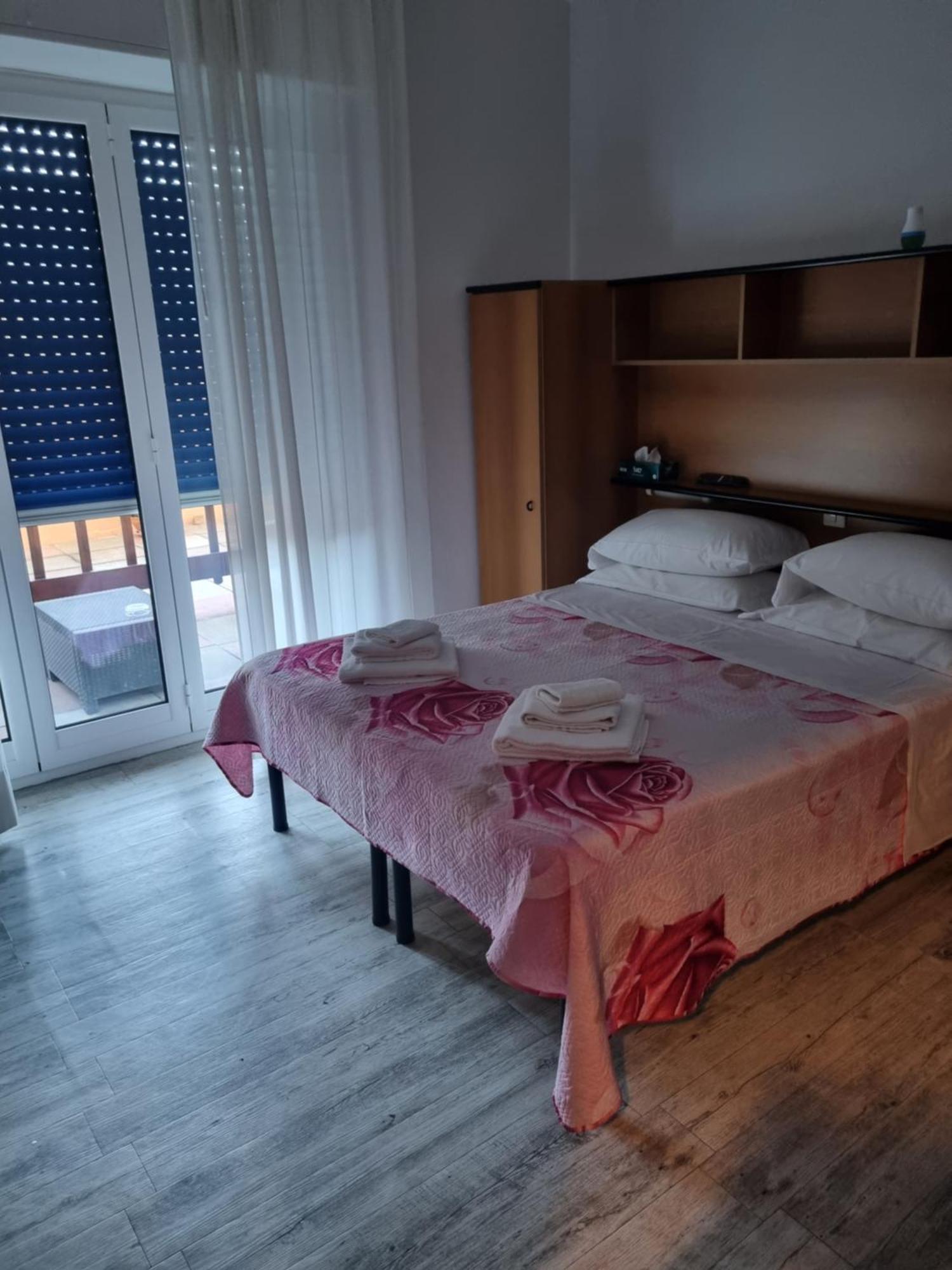 Albergo Stella Di Mare ลาวาญา ภายนอก รูปภาพ